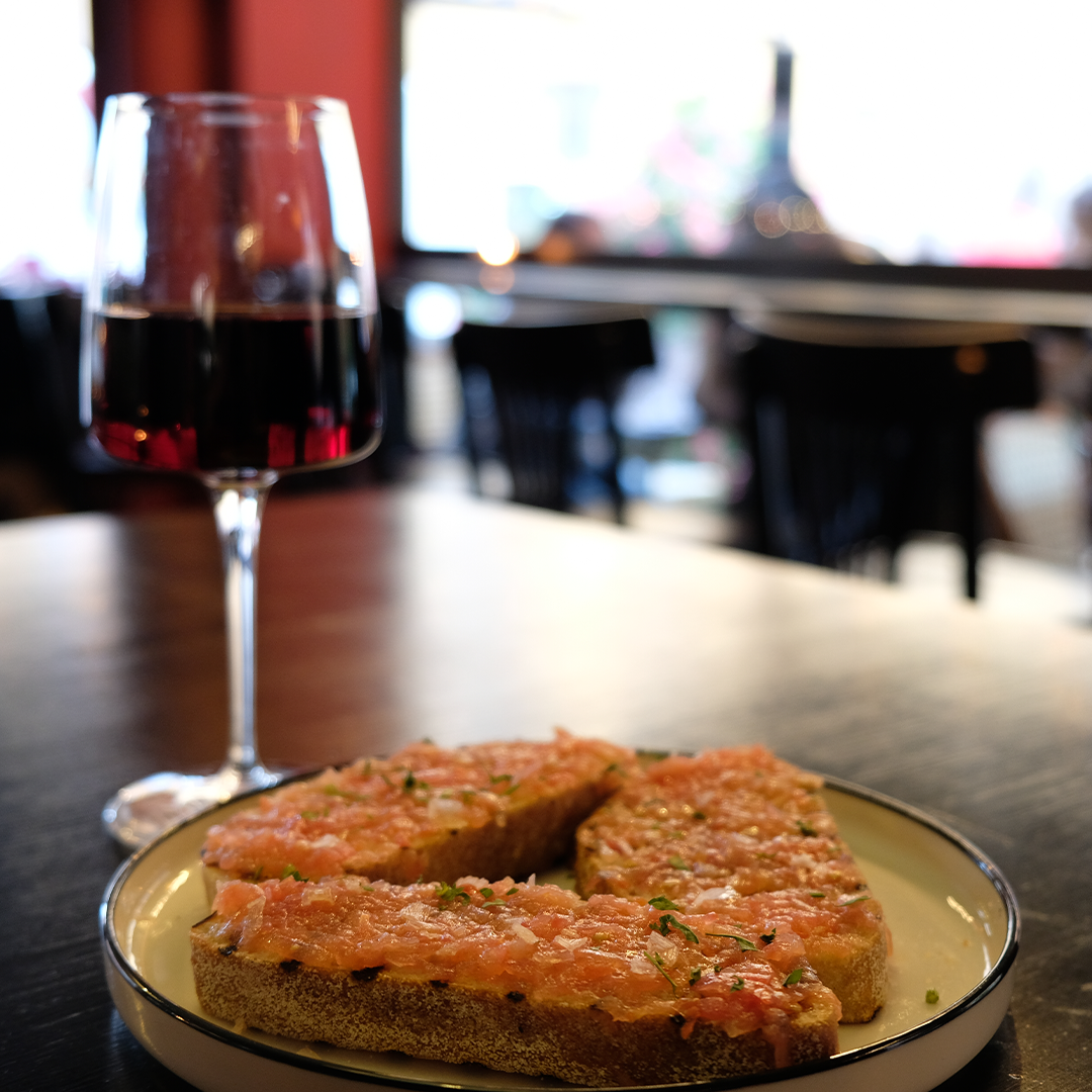Pan con tomate served at Skånegatan 71